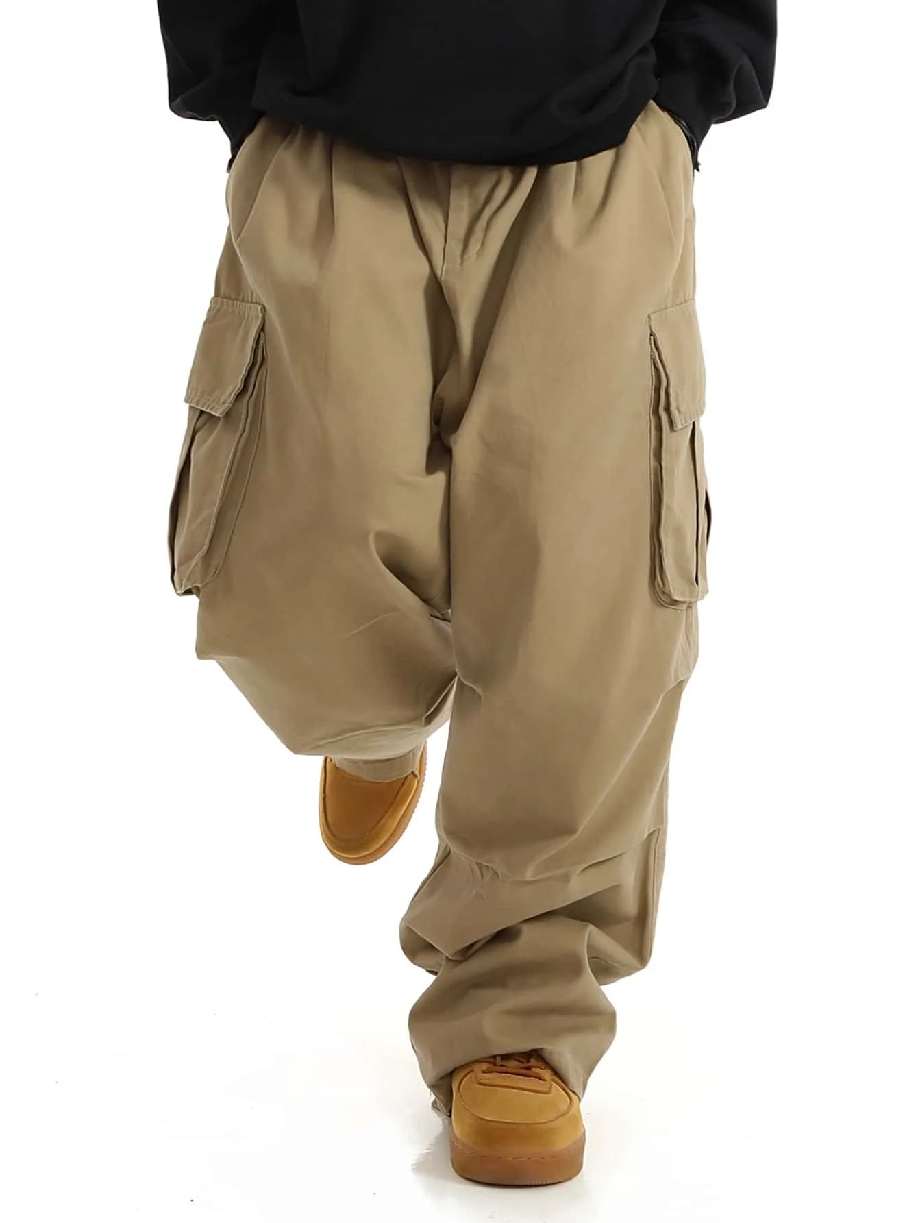 Pantalones cargo con bolsillos con solapa y diseño clásico