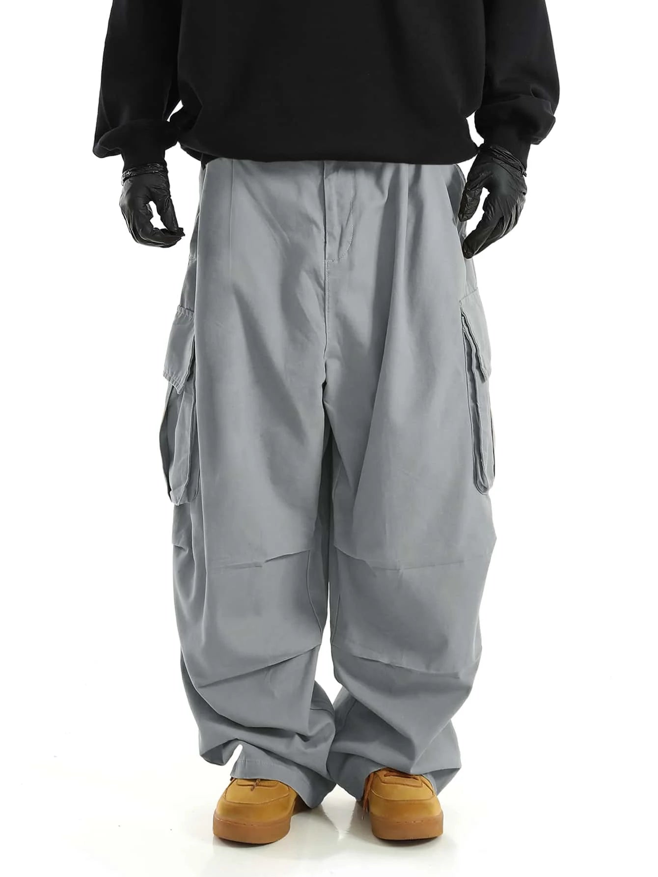 Pantalones cargo con bolsillos con solapa y diseño clásico