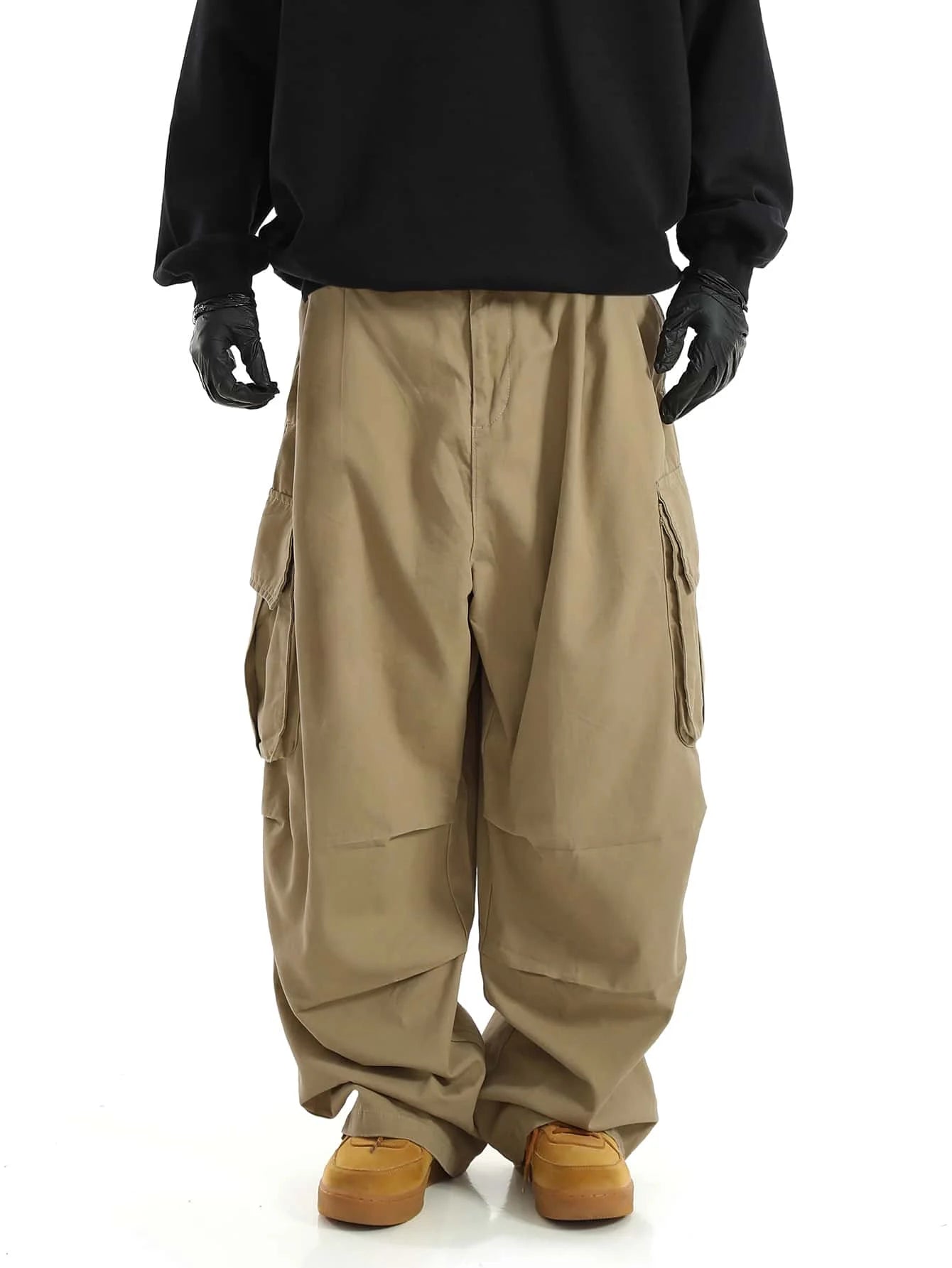 Pantalones cargo con bolsillos con solapa y diseño clásico
