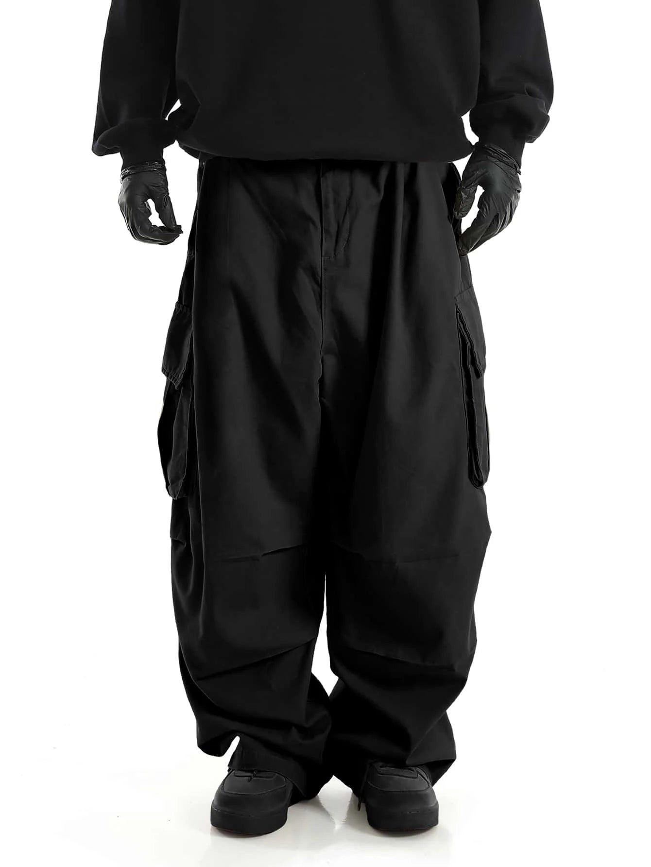 Pantalones cargo con bolsillos con solapa y diseño clásico